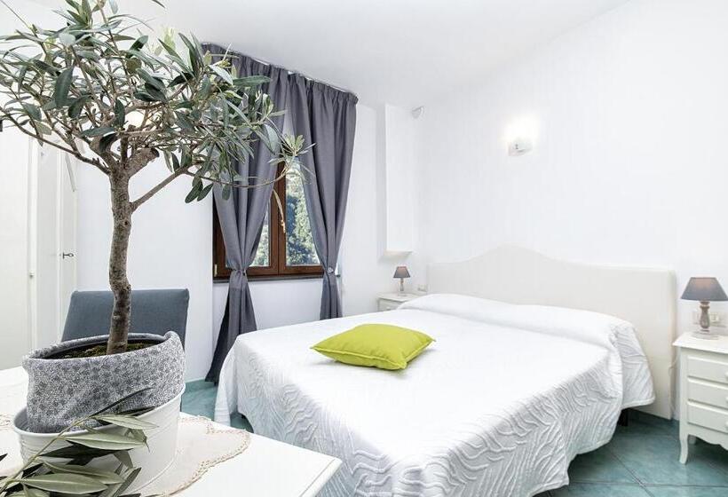 חדר סופריור נוף לים, O'lattariello