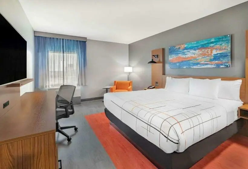キングサイズベッドのスタンダードルーム, La Quinta Inn & Suites By Wyndham Fort Stockton Northeast
