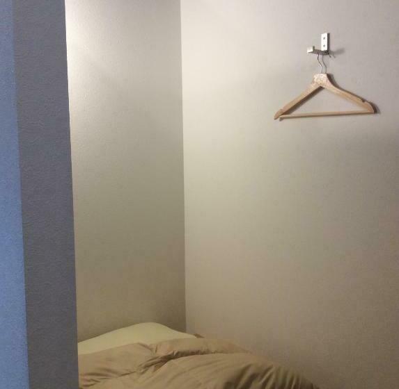 سرير فى غرفة مشتركه, Bnb+atami Resort