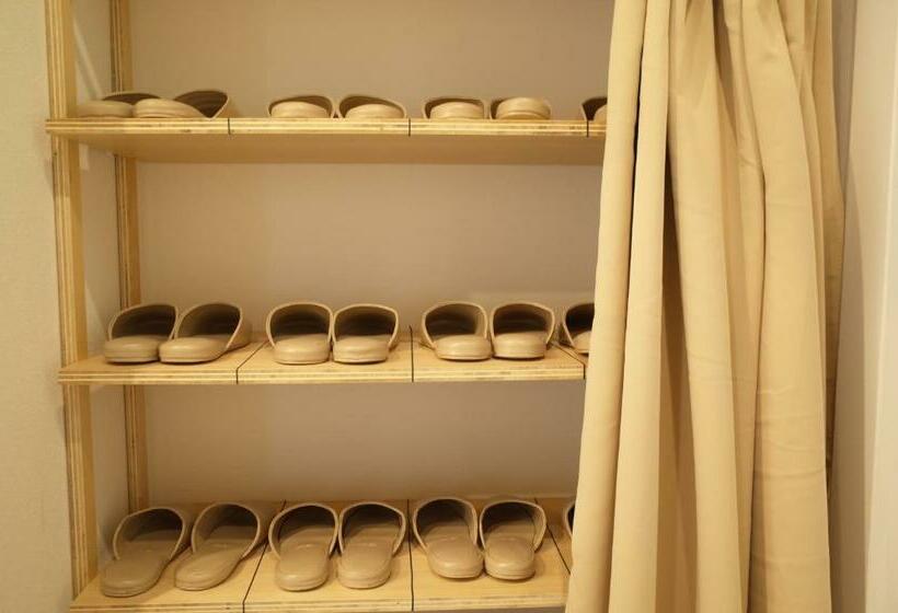 سرير فى غرفة مشتركه, Bnb+atami Resort