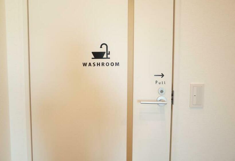 سرير فى غرفة مشتركه, Bnb+atami Resort