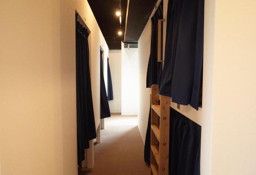 سرير فى غرفة مشتركه, Bnb+atami Resort