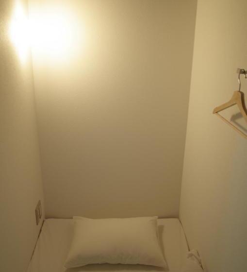 سرير فى غرفة مشتركه, Bnb+atami Resort