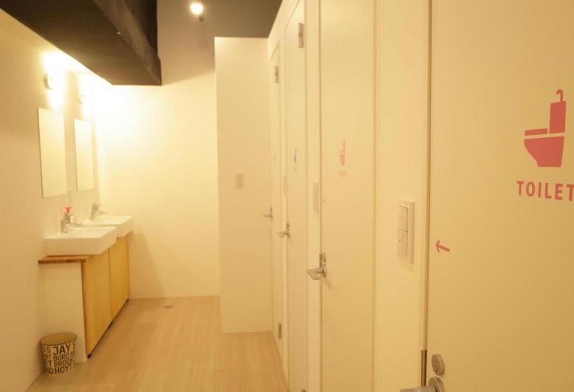 سرير فى غرفة مشتركه, Bnb+atami Resort