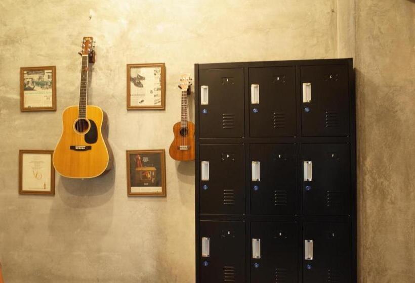 سرير فى غرفة مشتركه, Bnb+atami Resort