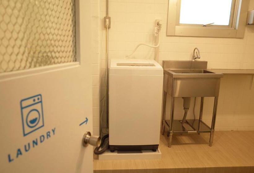 سرير فى غرفة مشتركه, Bnb+atami Resort