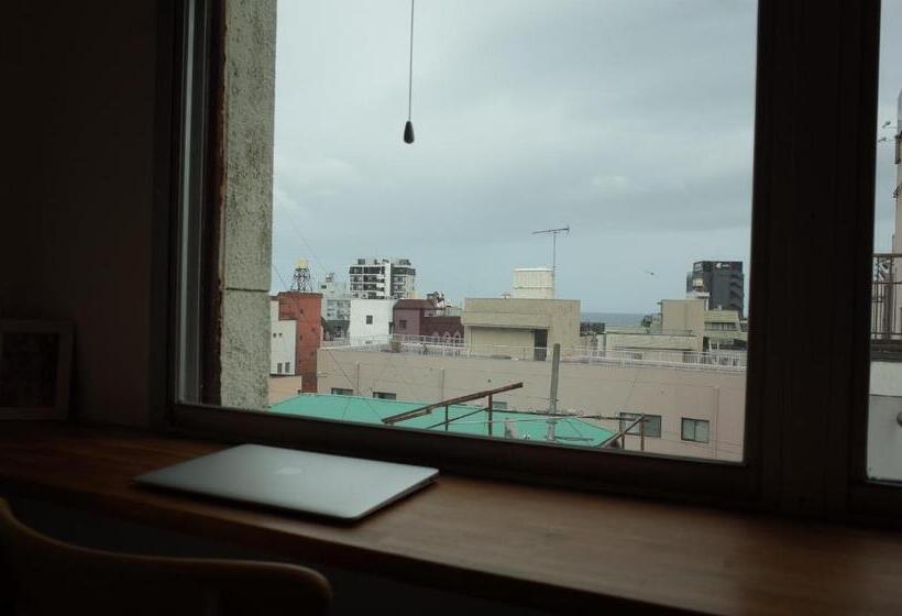 سرير فى غرفة مشتركه, Bnb+atami Resort