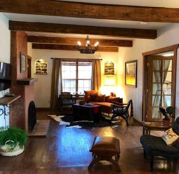 منزل غرفتين نوم, El Viejo Adobe   Across From Sul Ross Campus