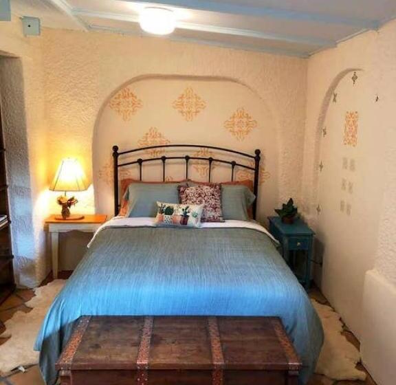 منزل غرفتين نوم, El Viejo Adobe   Across From Sul Ross Campus