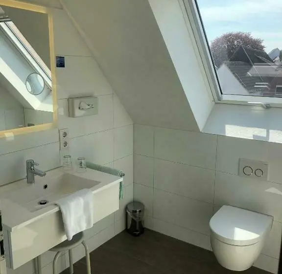 Standard-huone, Johann