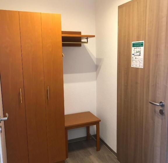 스탠다드 룸, Johann