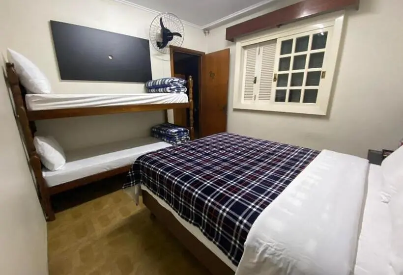 اتاق استاندارد چهارنفره با سرویس بهداشتی مشترک, Casa Do Rogerio Hostel   Unidade Shopping