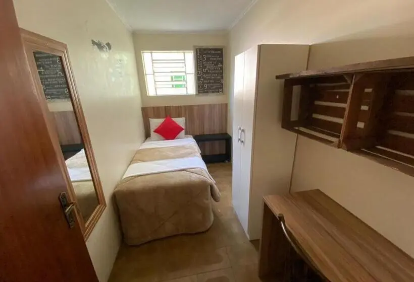 اتاق استاندارد یک تخته با سرویس بهداشتی مشترک, Casa Do Rogerio Hostel   Unidade Shopping