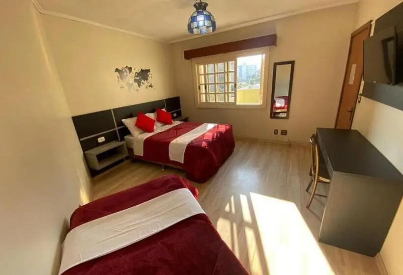 اتاق استاندارد سه تخته با سرویس بهداشتی مشترک, Casa Do Rogerio Hostel   Unidade Shopping