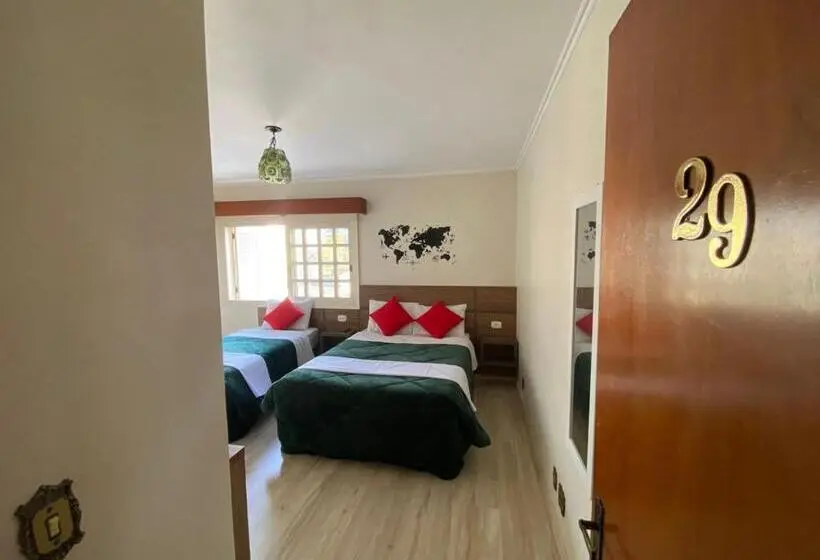 اتاق استاندارد سه تخته با سرویس بهداشتی مشترک, Casa Do Rogerio Hostel   Unidade Shopping