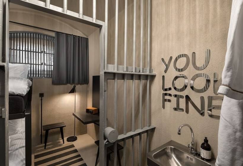 חדר סטנדרט, Kakola