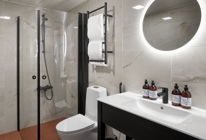 חדר משפחתי, Kakola