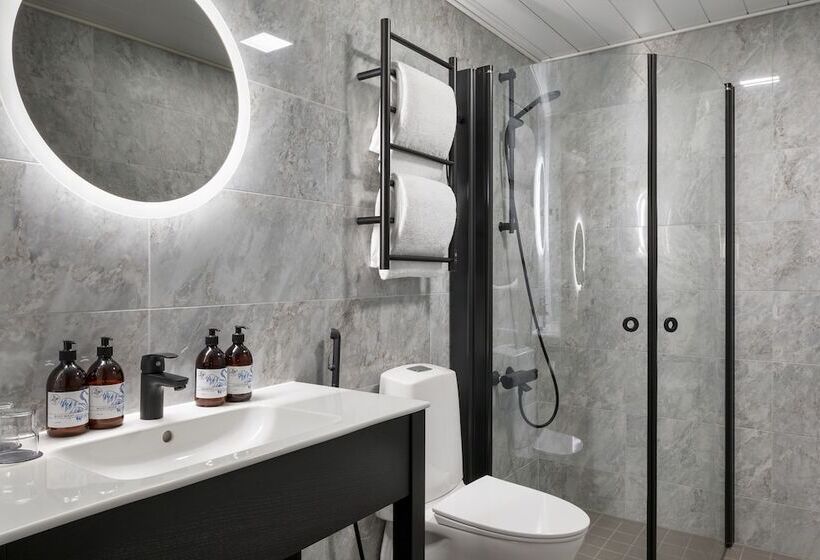 חדר משפחתי, Kakola