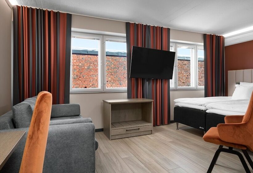 חדר משפחתי, Kakola