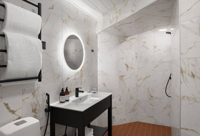 סוויטת ג'וניור, Kakola