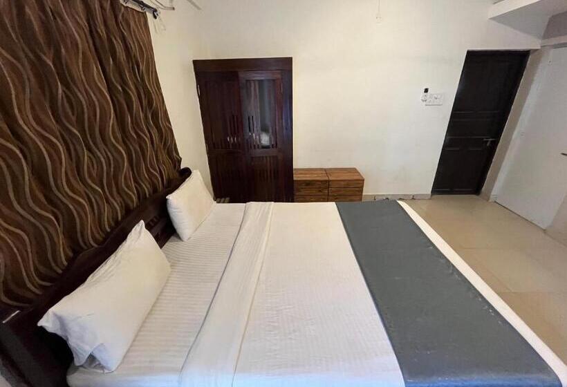 家庭间, Baga Beach Sunset