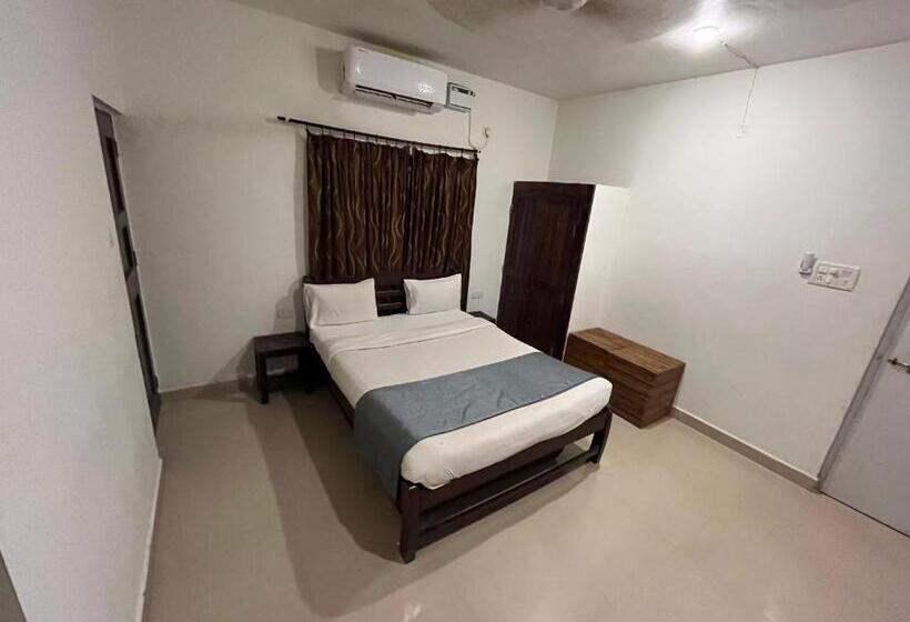 家庭间, Baga Beach Sunset