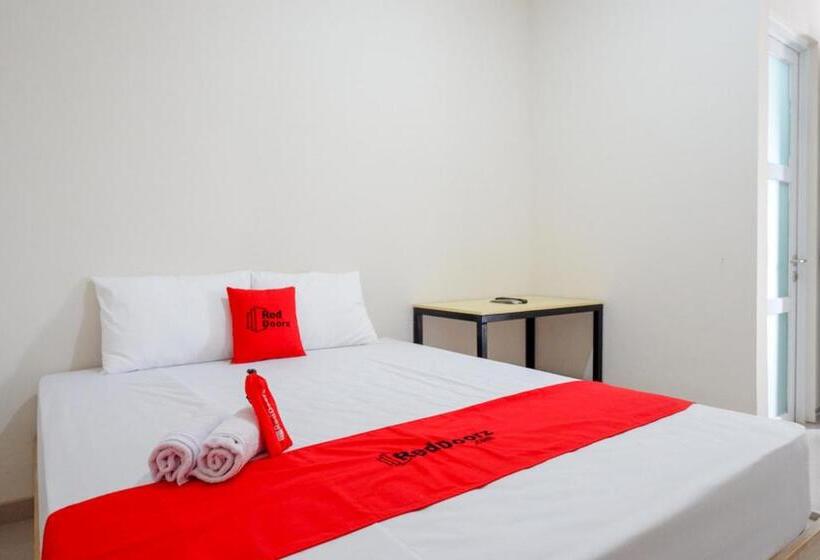 חדר סטנדרט, Reddoorz Near Lippo Plaza Buton