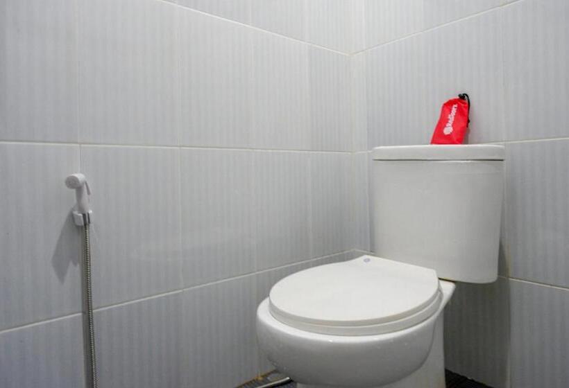 חדר דלוקס, Reddoorz Near Lippo Plaza Buton