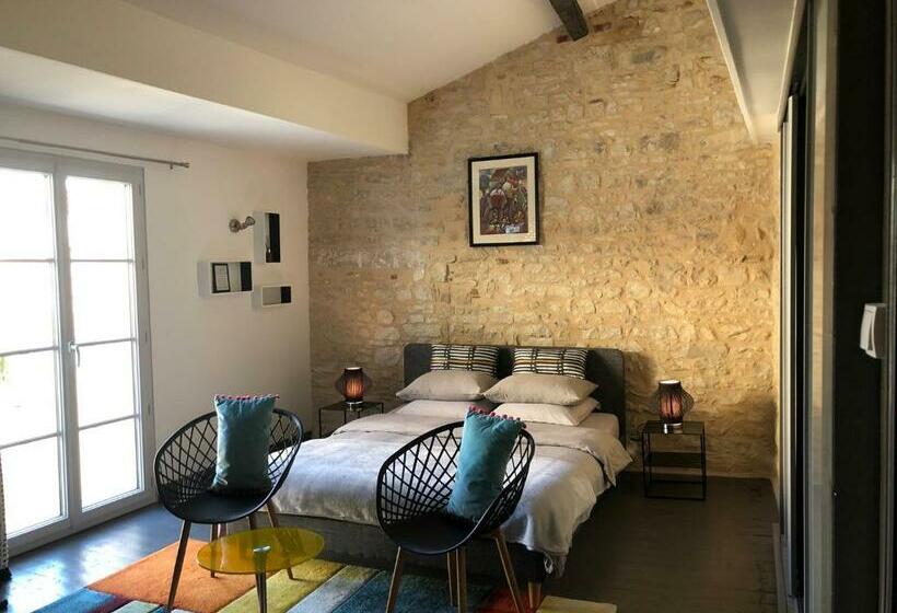 Номер Стандарт Вид на Сад, Les Halles Chambre D'hôtes