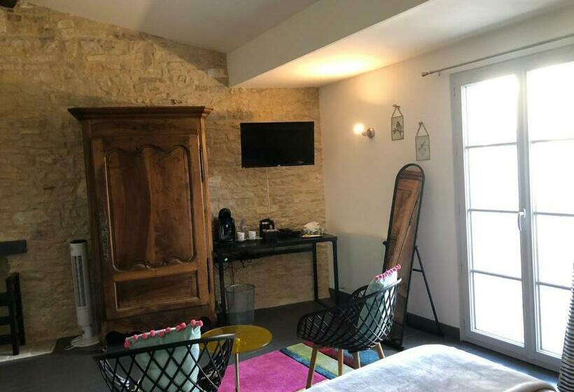 Номер Стандарт Вид на Сад, Les Halles Chambre D'hôtes