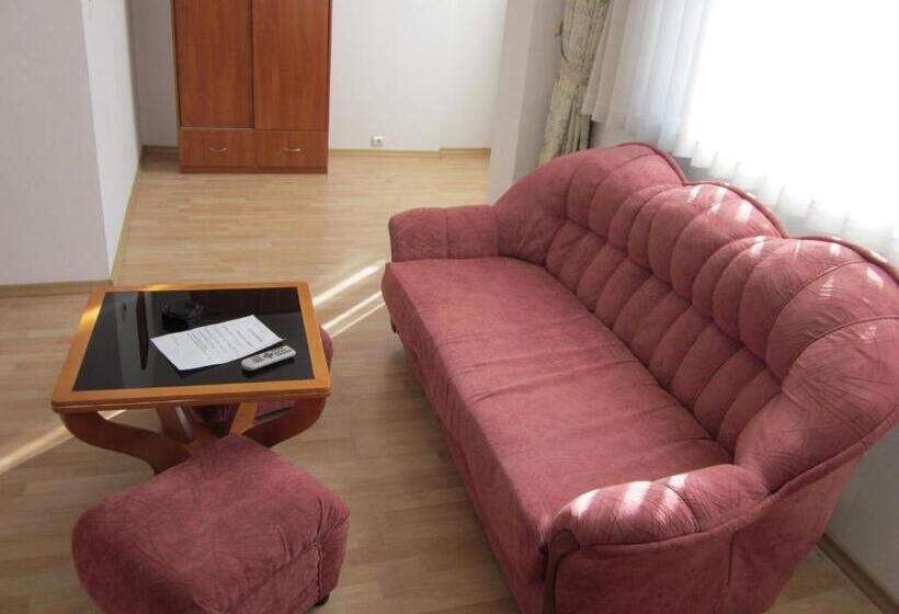 Люкс, Guest House Karov   2 Stars
