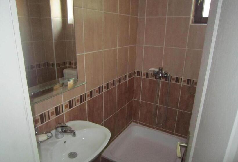 اتاق استاندارد سه نفره, Hostel S