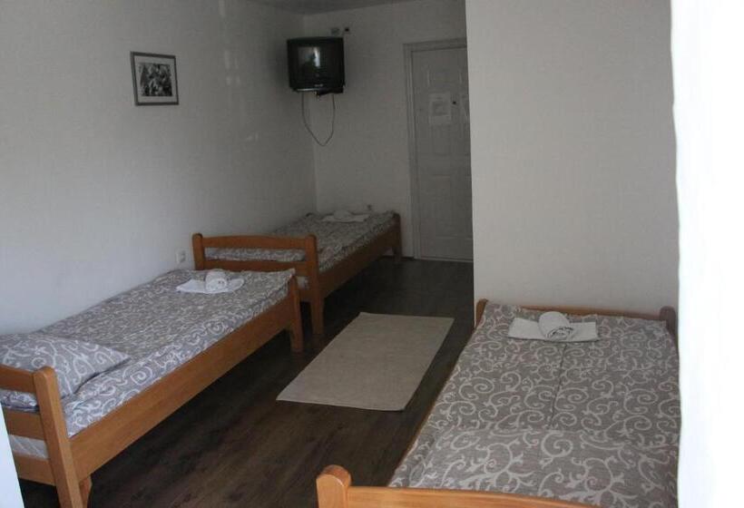 اتاق استاندارد سه نفره, Hostel S