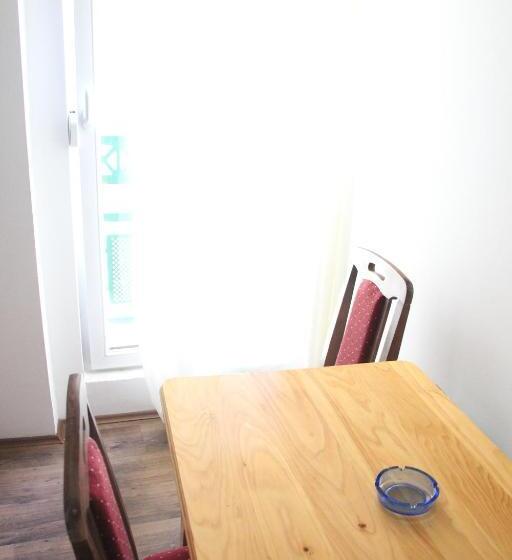 اتاق استاندارد سه نفره, Hostel S