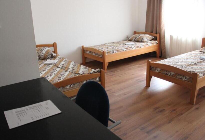 اتاق پنج‌تخته استاندارد, Hostel S