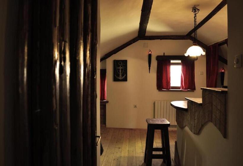 اتاق راحتی, Hostel S