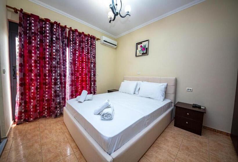 غرفة قياسية رباعية مزودة بشُرفة, Primavera