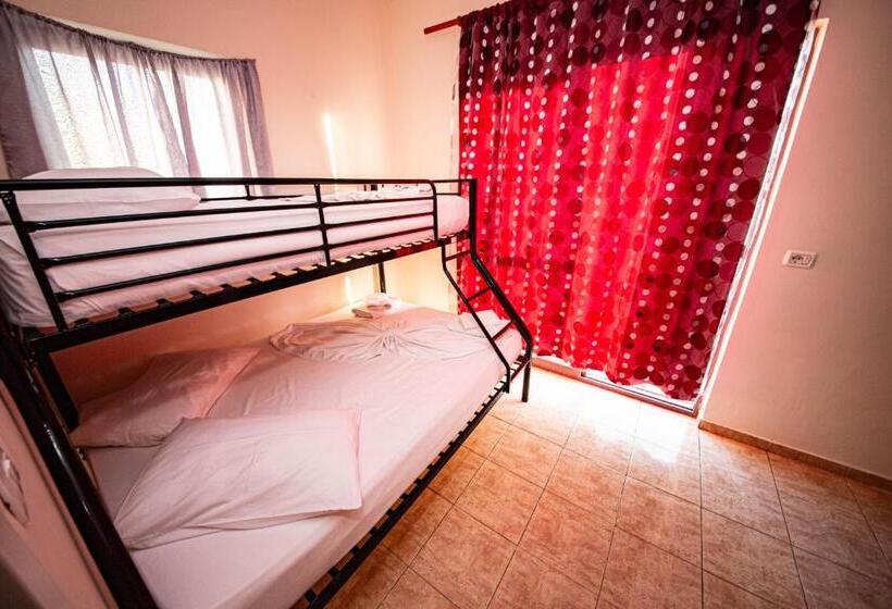 غرفة عائلية, Primavera