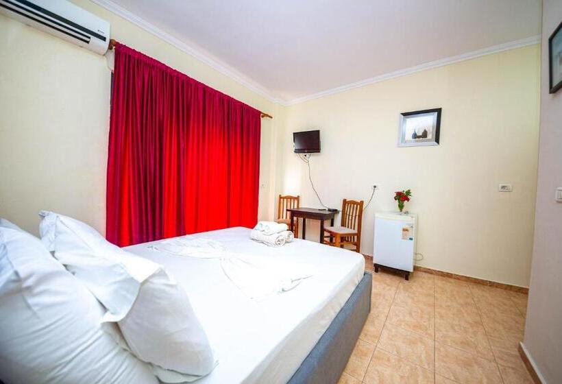 غرفة قياسية ثلاثية مزودة بشرفة, Primavera