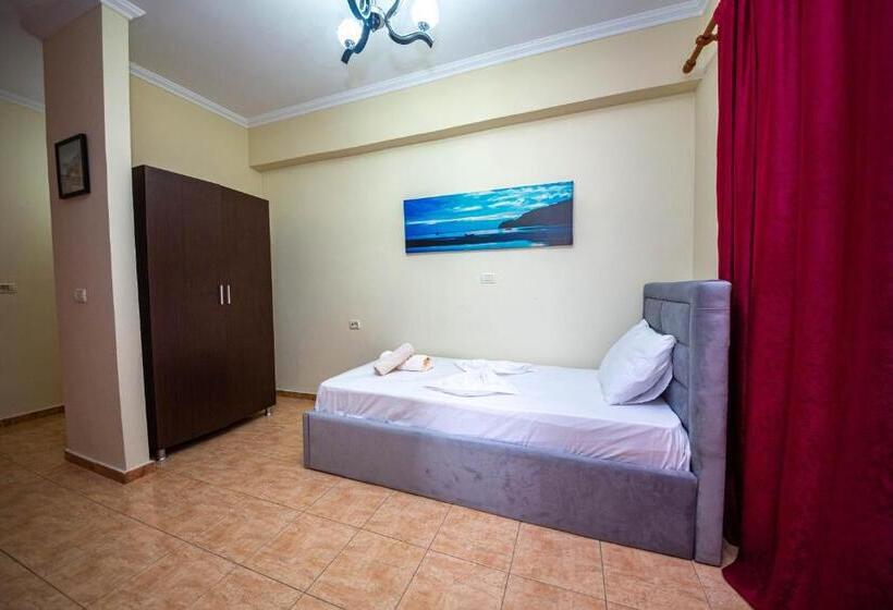 غرفة قياسية ثلاثية مزودة بشرفة, Primavera