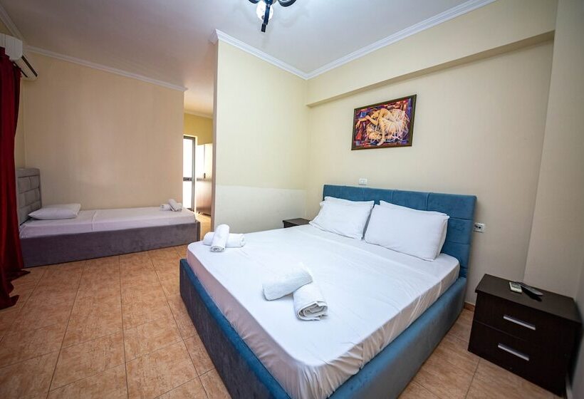 غرفة قياسية ثلاثية مزودة بشرفة, Primavera