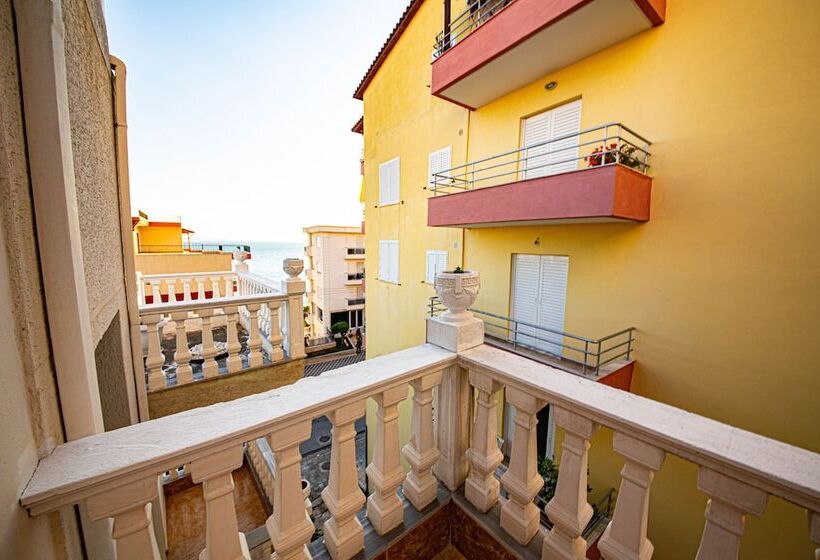 غرفة قياسية رباعية مزودة بشُرفة, Primavera