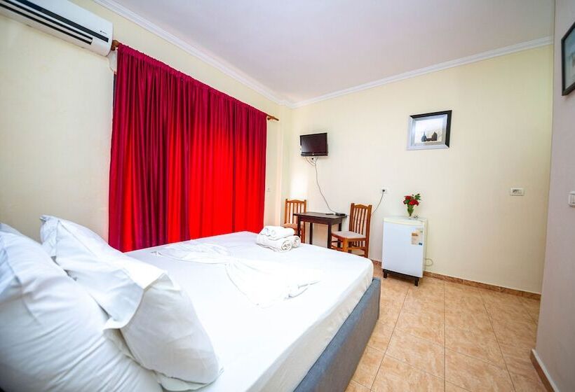 غرفة قياسية ثلاثية مزودة بشرفة, Primavera