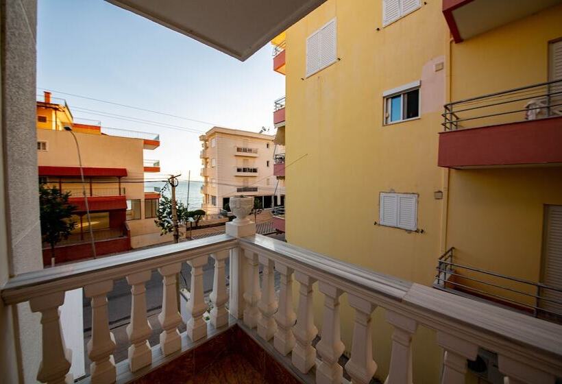 غرفة قياسية ثلاثية مزودة بشرفة, Primavera