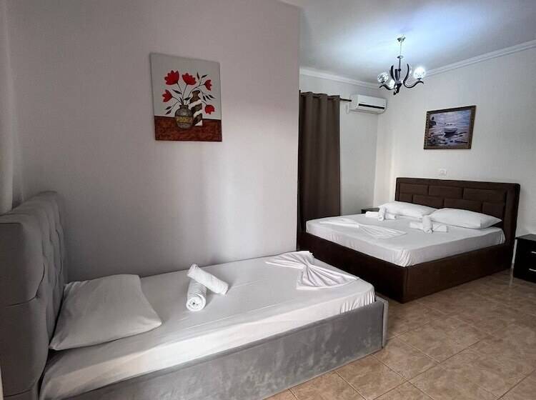 غرفة قياسية ثلاثية مزودة بشرفة, Primavera