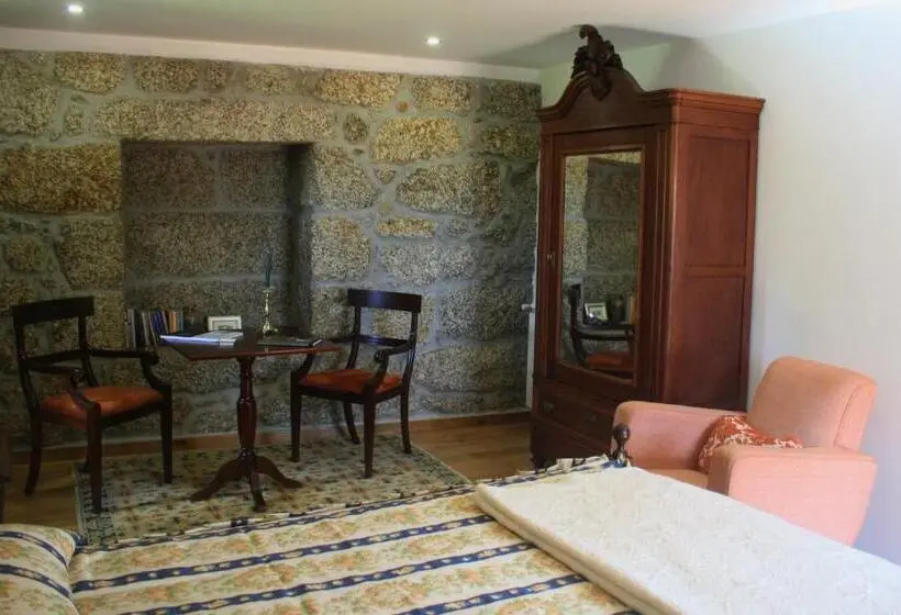 سوییت لوکس, Casas Do Eido E Casa Da Viúva