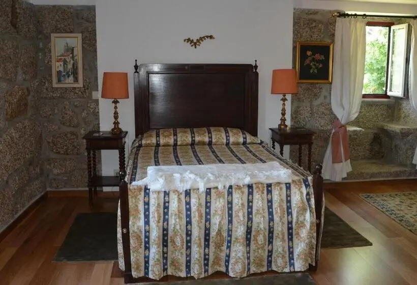 سوییت لوکس, Casas Do Eido E Casa Da Viúva