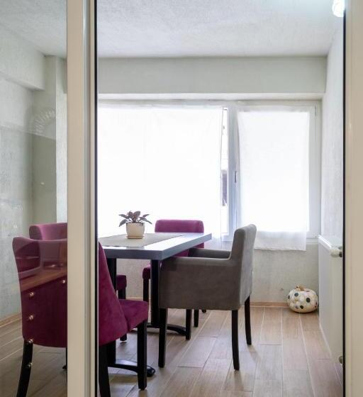 اتاق استاندارد, Hostel Denica