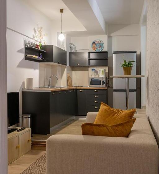 اتاق استاندارد, Hostel Denica