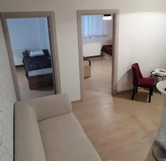 تختخواب در اتاق مشترک, Hostel Denica